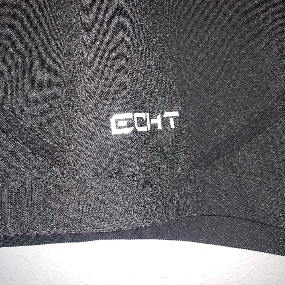 ECHT Arise Ghere Ombre Long Sleeve Athletic Crop Top - Picture 3 of 5